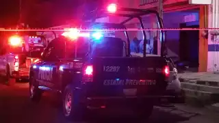 El joven se quejaba de fuertes dolores en la espalda y la cadera, por lo cual en cuanto los paramédicos llegaron al lugar se apresuraron a atenderlo