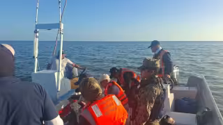 Inspectores federales de pesca participaron en el operativo.