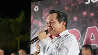 Joaquín Díaz Mena ofrece becas y mejores escuelas en el Oriente de Yucatán