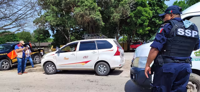 En operativo realizado frente al CBTA 14, se retiraron polarizados indebidos en automóviles