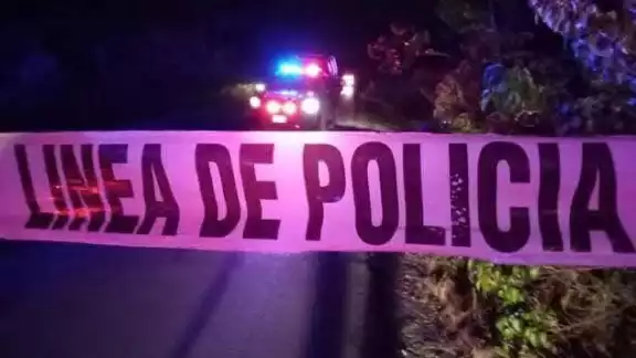 En el lugar se encontró un cartel con un mensaje amenazante En el lugar se encontró un cartel con un mensaje amenazante