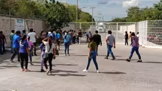 Denuncian amenazas y despidos tras protesta laboral en maquiladora de Tizimín
