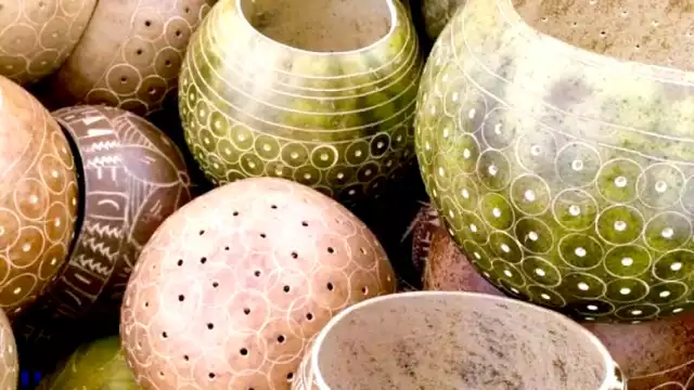 El utensilio es común para colocar bebidas, pero su preparación es un arte que las nuevas generaciones ya no replican