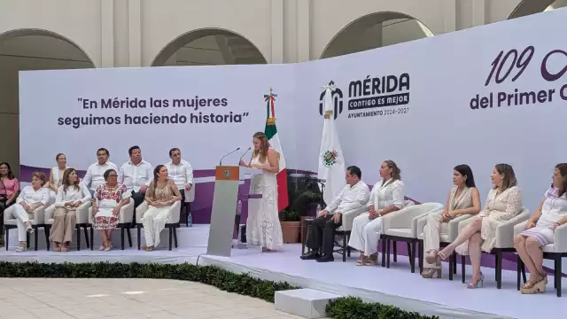 Cecilia Patrón entregó la propuesta para incluir la Ley 3 de 3 en Mérida