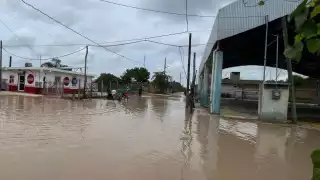 Padres de familia protestan por las calles en mal estado de un preescolar en  Lázaro Cárdenas