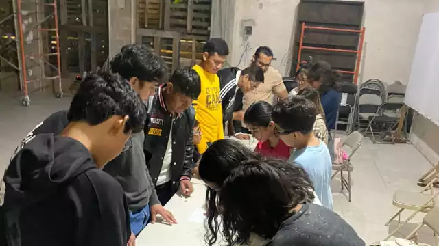 Unas de las recomendaciones de los centros religiosos es que los padres de familia se acerquen a sus hijos