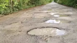Docentes denuncian mal estado de la carretera Xpujil-Hopelchén; temen por su seguridad