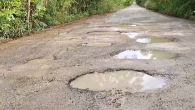 La carretera Xpujil-Hopelchén está en condiciones deplorables y representa un riesgo para los usuarios.