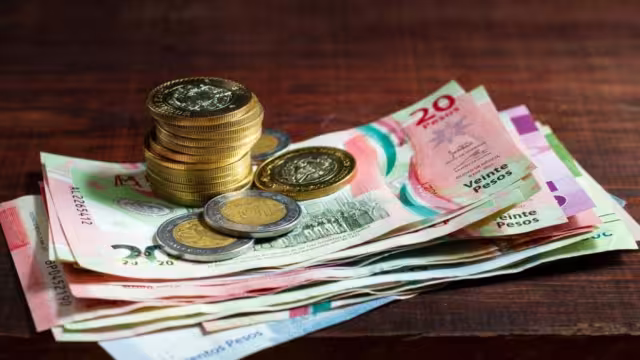 Trabajadores esperan el incremento