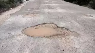 Gobierno de Campeche firma convenio para bacheo de vías federales afectadas por lluvias 