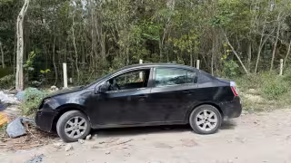 El auto fue ubicado en un camino de terracería