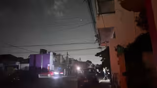 Seis meses sin electricidad en una vivienda, cobros reclamados por hasta 300 mil pesos y gestiones sin resolución evidencian el desgaste que padecen residentes de Ciudad Natura, Región 213 y Villas Otoch, quienes exigieron atención eficaz e inmediata