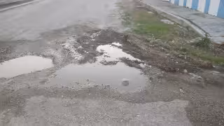 SMAPAE omite reparar fuga que desperdicia agua en plena temporada de calor