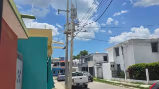 Urgen en el Carmelo reemplazo de postes tras fallas eléctricas
