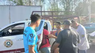 Motoneta impactada por tráiler provoca heridas graves