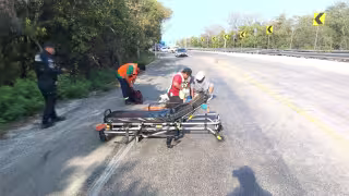 Motociclista resulta lesionado en carretera federal 180.