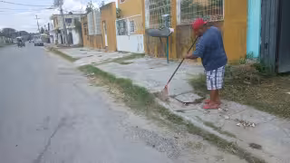 Denunciaron que desde hace más de un año el Ayuntamiento no realiza limpieza de banquetas