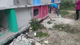 Profanadores de tumbas en Escárcega robaron cráneos de adultos y de una niña; piden justicia 