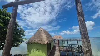 El muelle turístico del API en Champotón luce abandonado y sin vigilancia.