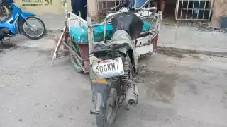 El mototaxista volcó la unidad, causándole destrozos