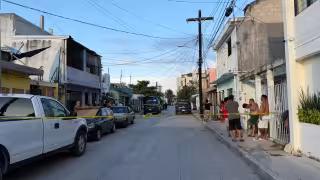 Elementos de seguridad acordonaron la zona en la Supermanzana 64 de Cancún