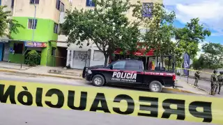 El ataque habría ocurrido en otro punto del conjunto habitacional, pues en la zona donde cayó la víctima los uniformados no encontraron casquillos percutidos.