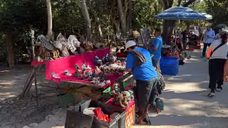 El cierre temporal de la zona a cargo del INAH genera enfrentamiento con artesanos que se resisten a ser reubicados