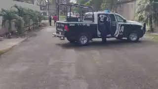 Una mujer quedó tendida en plena calle, luego de desvanecerse; paramédicos de la Cruz Roja confirmaron su muerte