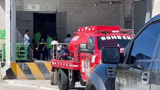 Clientes y empleados de Bodega Aurrerá en Malibrán fueron evacuados por una acumulación de humo.