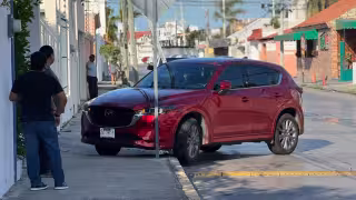 Choque entre camionetas en la colonia Miami deja daños y moviliza aseguradoras
