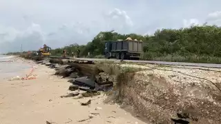 La Carretera Federal Isla Aguada-Champotón está parcialmente cerrada en el kilómetro 107+000 debido a daños causados por el huracán Milton