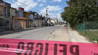 En la madrugada, el hombre se encontraba en su casa, ,cuando llegaron tres sujetos a bordo de un automóvil tipo Atos de color rojo, quienes dijeron ser elementos de la Policía Ministerial de Investigación y contaban con una orden de aprehensión en su contra