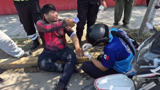 Choque entre taxi y motocicleta se resuelve con acuerdo en el sitio