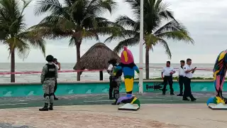 Un hombre sin vida fue hallado a la orilla de la playa en el malecón costero de Playa Norte.