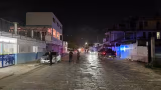 La escena del crimen fue acordonada y resguardada por agentes policiacos.