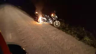 Más tarde llego personal del cuerpo de bomberos  que sofoco el siniestro