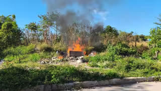 Basureros clandestinos generan riesgo y movilizan a bomberos en Cumbres
