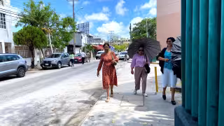 Insta galeno no exponerse a las horas de mayor radiación solar y mantenerse hidratado.