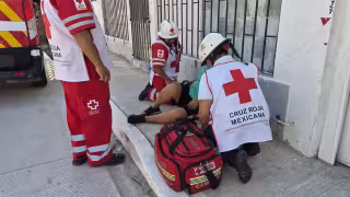 Una mujer generó la movilización de socorristas tras quedar tendida e inconsciente en la colonia Tecolutla.