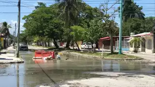 La fuga de agua no ha sido atendida y sigue desperdiciándose sin control.