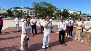 Canoeros se manifestaron en Playa del Carmen contra la suspensión de la Travesía Sagrada Maya.