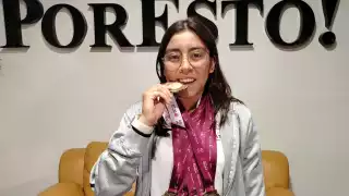 Con sólo 17 años, la paranadadora presume sus ocho oros obtenidos en la Paralimpiada