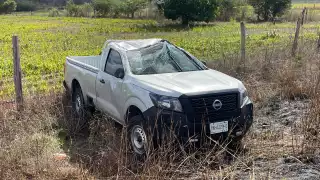 Milagroso escape: Conductor sobrevive a aparatosa volcadura en carretera Hopelchén-Bolonchén