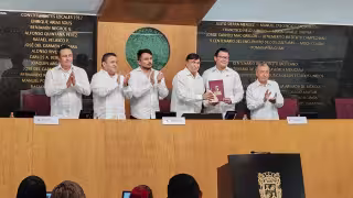 Segob entrega glosa del quinto año de gobierno en Campeche