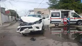 Conductor provoca aparatoso accidente y deja una persona lesionada en Ciudad del Carmen