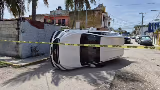 Paramédicos atienden a mujer tras accidente en calle Geógrafos