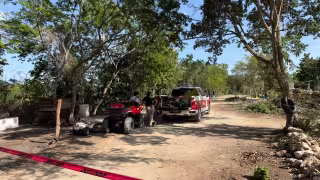 Bomberos y personal de Protección Civil realizaron las maniobras necesarias para rescatar el cuerpo