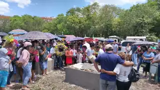 Entre flores y llantos, despiden a Fabiola C., quien perdió la vida luego de 15 días hospitalizada