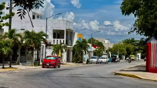 Vecinos de Playa del Carmen llevan cuatro días sin agua y recurren a la compra de pipas