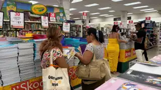 Aún en vacaciones, papelerías llenas ante la estrategia para mitigar el golpe del regreso a clases